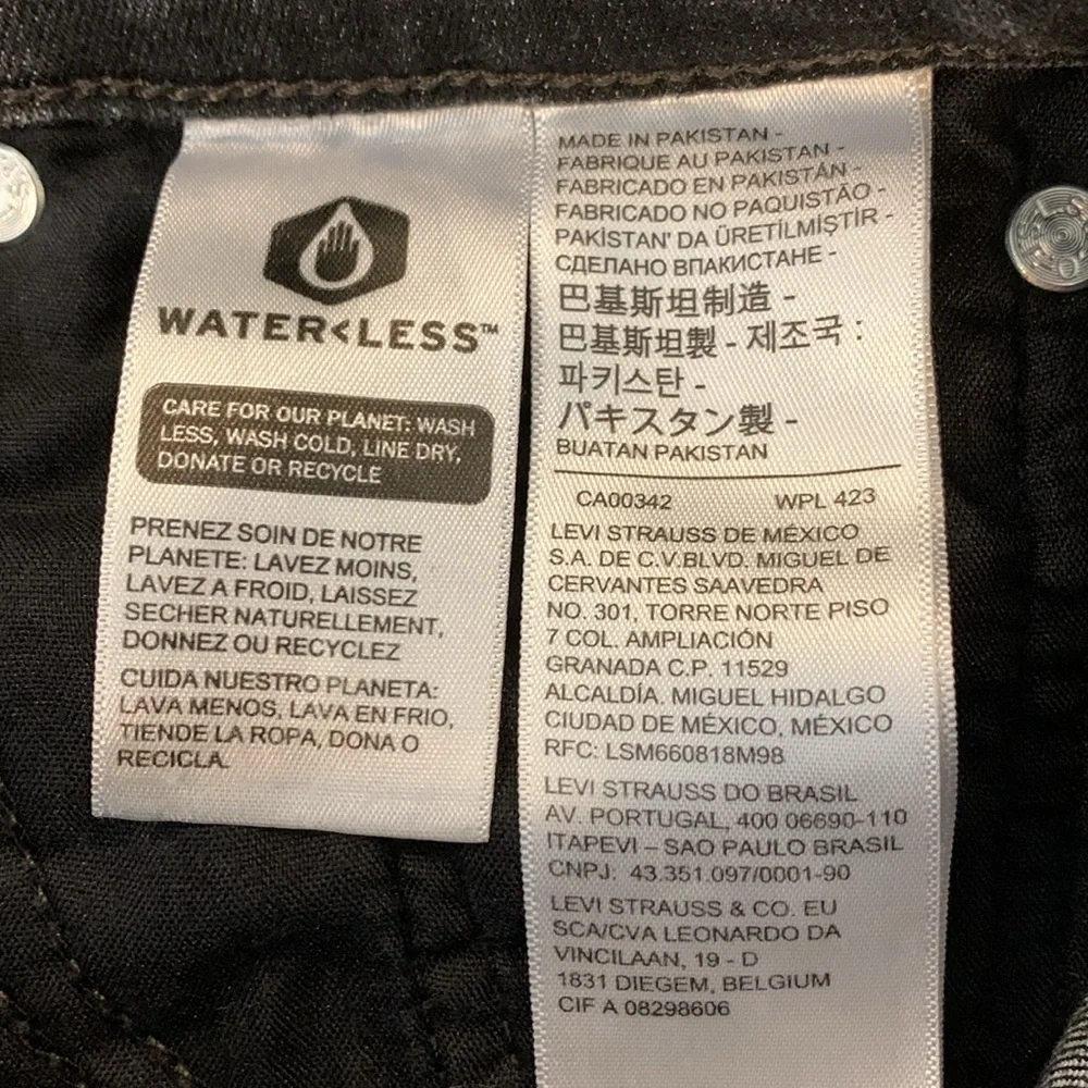 Levi's Black Denim Women's Shorts - Picture 3 of 4